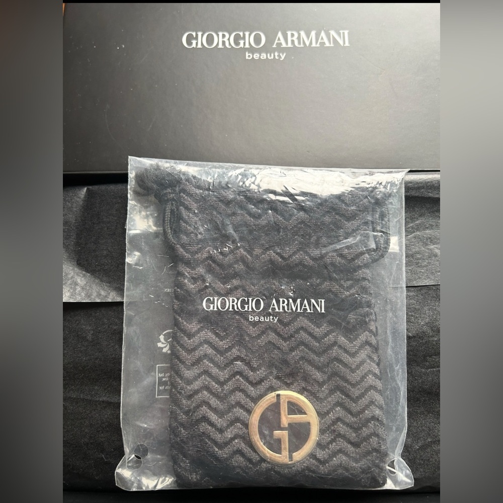 New Giorgio Armani Beauty Limited Edition Black Round Mirror
